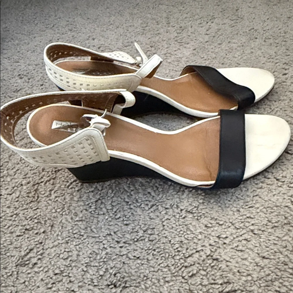 Halogen Black & White Wedge Sandals – Fits 9.5
